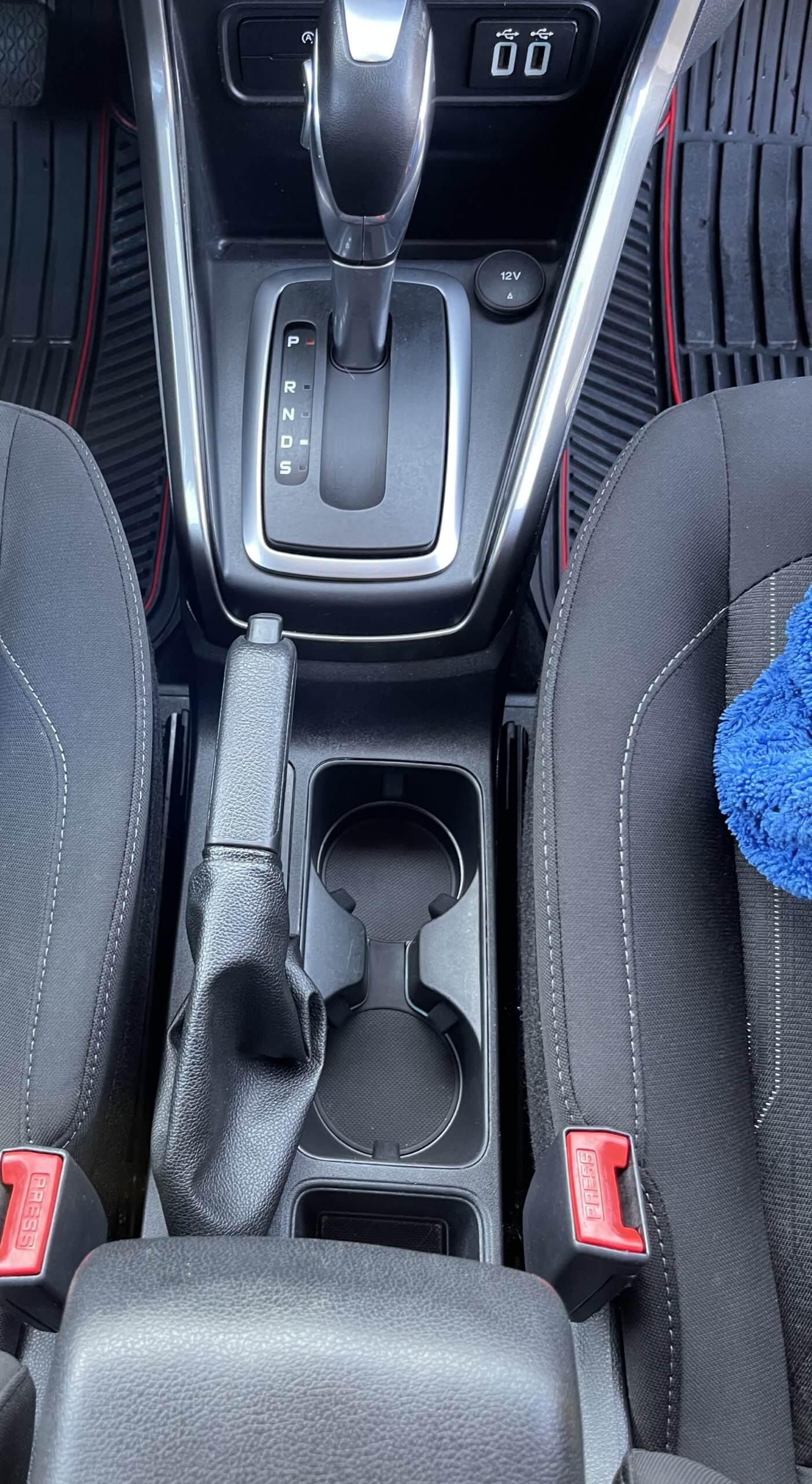 Interior-Detailing-Cupholders-in-Lexington-KY